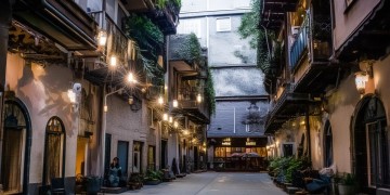 物业保安穿衬衫西裤时搭配什么合适呢？